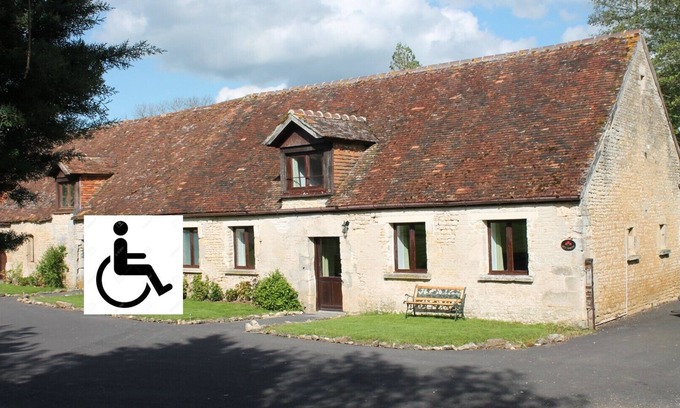 Fresne-la-Mere House | 12-person Martin gîte (accessible) just a stone's throw from Suisse Normande!