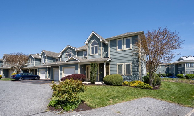 Lewes Condo | 12 Pondview Lane - Condo with elevator and POND VIEWS!