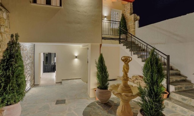 Ioannina Town Centre House | 12 Pyles Living History