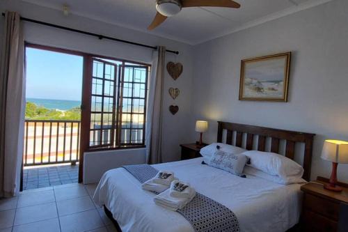 Port Alfred Apartment | 12 Settler Sands Beachfront cottage with sea view