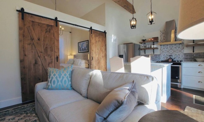 Green Hills House | 12 South Private Cozy Guesthouse