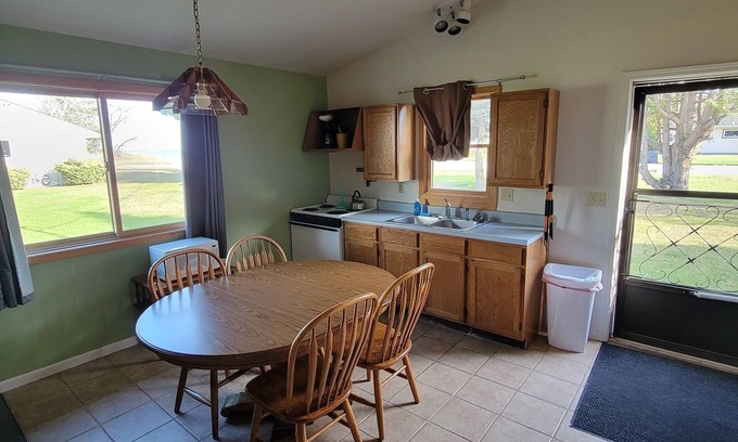 Oscoda Resort | #12 Thomas' Parkside Cottages, 2 BR Lake Huron Suite, downtown location