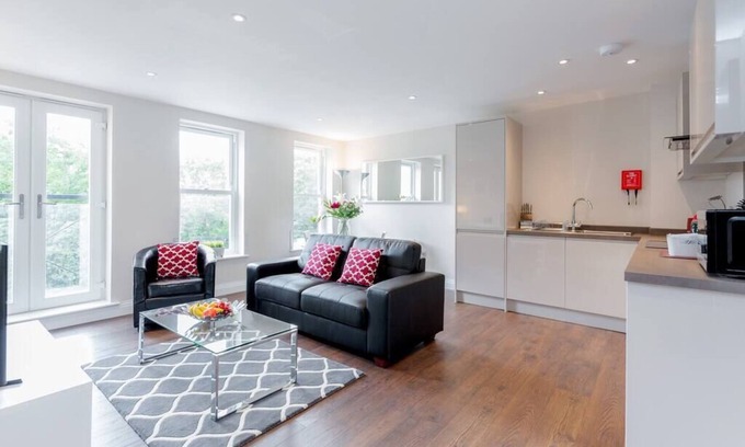 Reigate Apartment | 12 Trinity House - 1 bedroom apartment