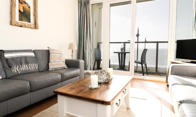 Rhyd-y-clafdy Apartment | 12 West End Point