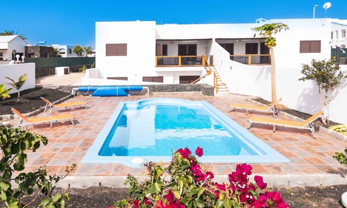 Playa Blanca Villa | 120 m² Villa ∙ 4 bedrooms ∙ 8 guests