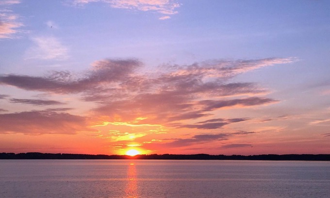 Acme House | 120' PRIVATE WHITE SAND BEACH, ON EAST GRAND TRAVERSE BAY, SPECTACULAR SUNSETS