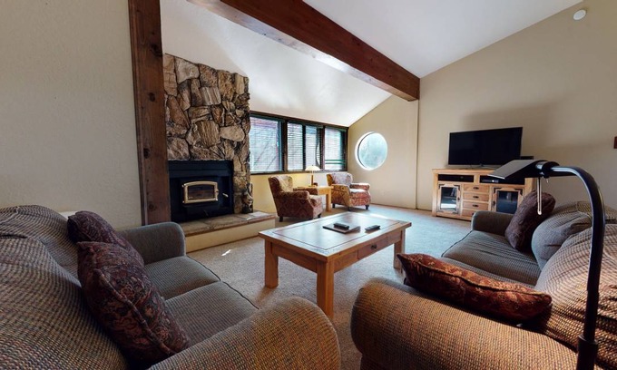 Mammoth Lakes Condo | 121 m² Condo ∙ 2 bedrooms ∙ 6 guests