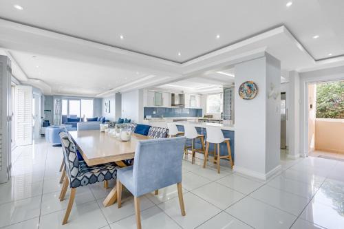 Umdloti Apartment | 122 Camarque-Lavish lookout Penthouse