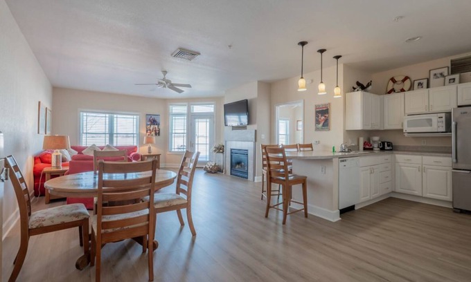 Delavan Lake Condo | 123 - Premium Lake View Condo Suite