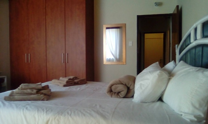 Queenswood Apartment | 1233 on WEbb Spacious Downstairs Self-catering apartment