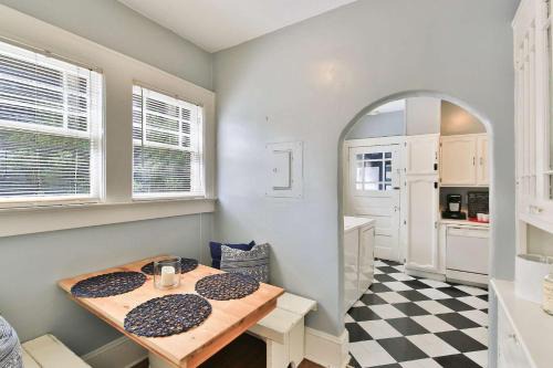 Morningside-Lenox Park House | 1266 Monroe Drive 1