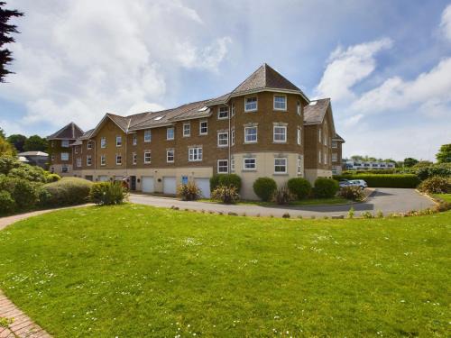 Bembridge House | 12A Solent Landing direct beach access
