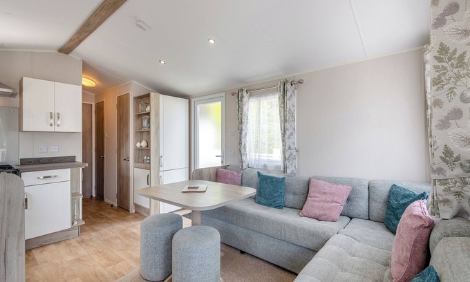 Westmarsh House | 12ft-wide caravan ideal for small families with one double and one twin.