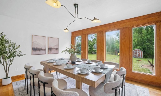 Summerlee House | 12min NRG - Hot Tub & Gameroom & Firepit & Theater