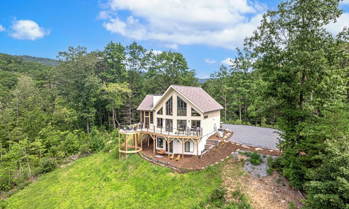 Lake Lure House | 12pm check-in/out. NEW Modern Mountain Log House in Lake Lure on 30 acres