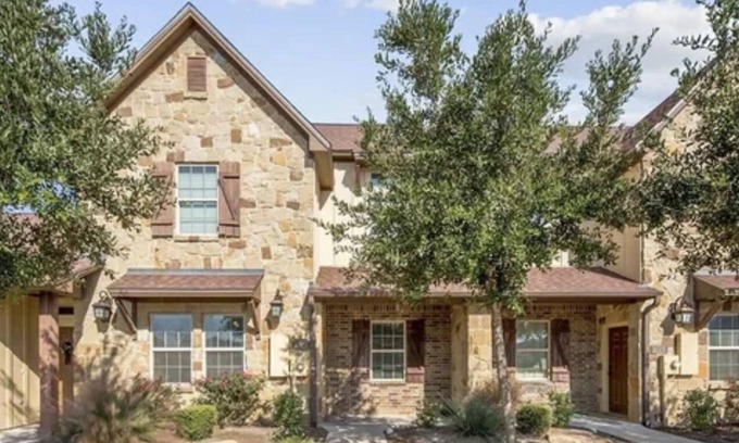 Wellborn House | 12th Man Ave