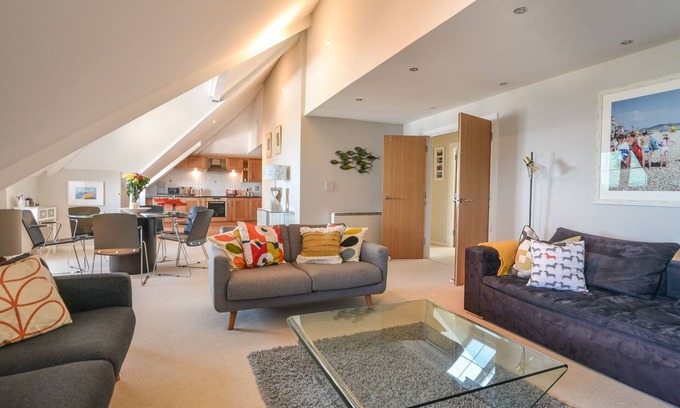 Lyme Regis Cottage | 13 BUCKFIELDS, character holiday cottage in Lyme Regis