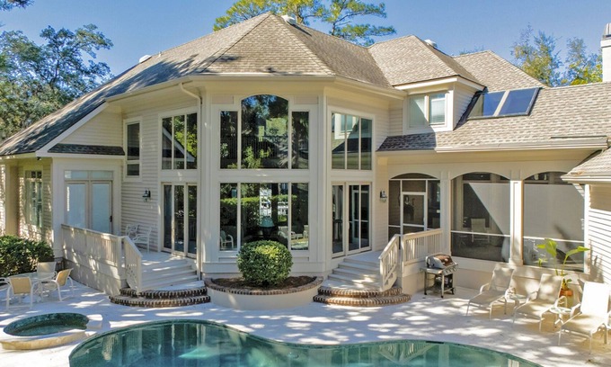 Oceanside House | 13 Duck Hawk -Relax on the Front porch w/rockers and a private pool!