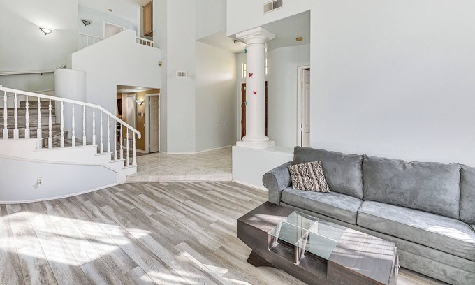 Corona House | 13 Mi to Dtwn Riverside: SoCal Family Home!