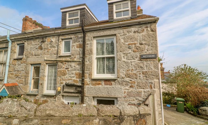 Newlyn Cottage | 130 m² Cottage ∙ 3 bedrooms ∙ 6 guests