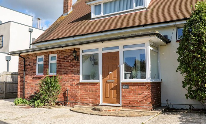 Middleton-on-Sea Cottage | 130 m² Cottage ∙ 3 bedrooms ∙ 6 guests