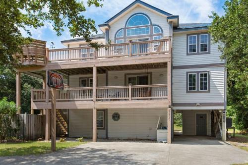 Corolla Light House | 1302 - Castaway