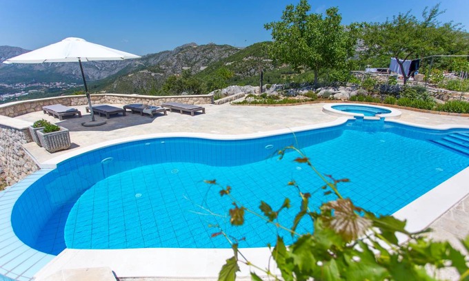 Gornji Brgat Apartment | 134 m² Apartment ∙ 2 bedrooms ∙ 4 guests