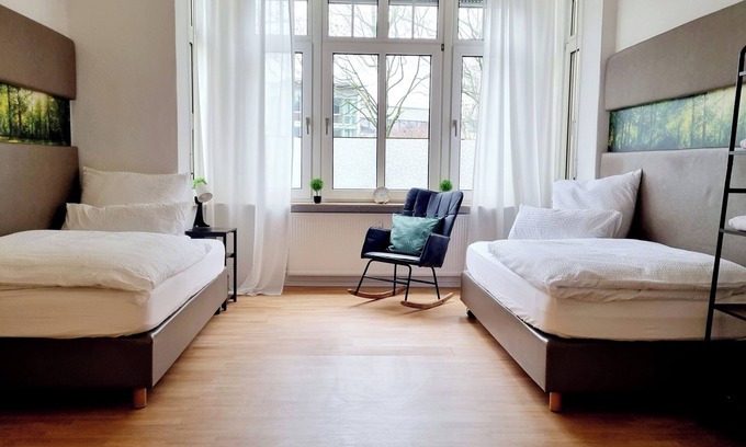 Luenen Apartment | 135m² Apartment I max. 8 guests I Central I Kitchen I Balcony I Parking I Wi-Fi