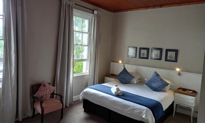 Grahamstown House | 137 High Street Guest House