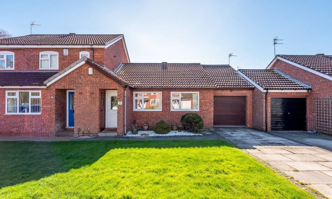 York House | 14 Acomb Wood Drive · Peaceful 2-Bed Home in York with Free Parking I Pass The Keys