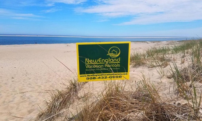 Chatham House | 14 Hallet Lane Chatham Cape Cod - - Sand Simeon