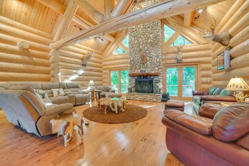 Petoskey House | 14 Mi to Slopes Lodge on 104 Acres in Boyne City