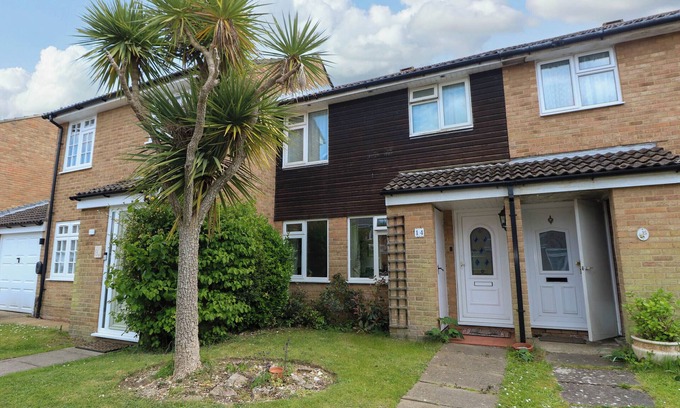 Netley Cottage | 14 SHORWELL, pet friendly, with a garden in Netley Abbey