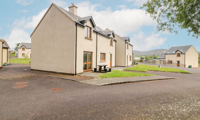 Sneem Cottage | 14 SNEEM LEISURE VILLAGE, pet friendly in Sneem, County Kerry