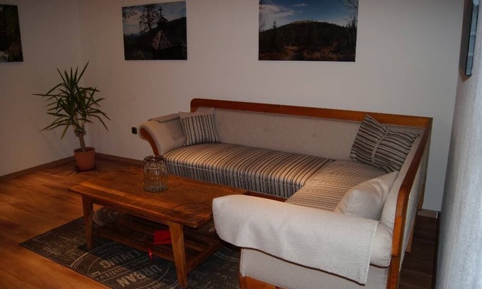 Jandelsbrunn Apartment | 140qm Ferienwohnung im idyllisch und ruhig gelegenen Dorf Aßberg