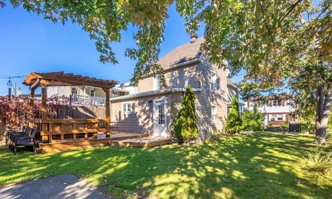 Hull House | 143 rue st redempteur · Spacious 3 Bedroom Home in Gatineau
