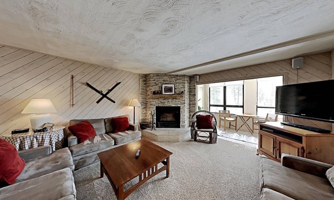 Mammoth Lakes Condo | 144 m² Condo ∙ 3 bedrooms ∙ 6 guests
