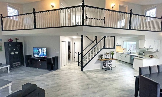 Cayuga Cottage | 147 Concession 1 Rd · Grand River Resort | Gameroom & Fireplace*