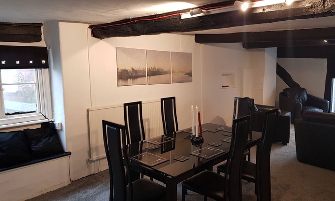 Newent Apartment | 14th Century 4 Bed Flat oozing Character