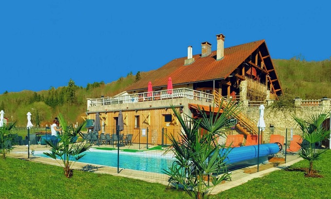 Thezillieu Cottage | 15 +12 people maximum Main gîte 15 pers/chalet dormitory 12 pers