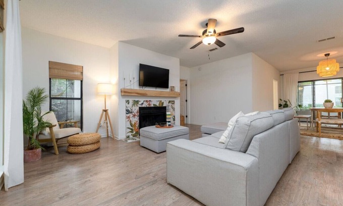 Baymeadows Condo | 15% Extended Stay Discount!