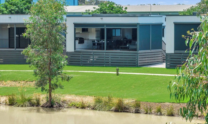 Moama House | 15@Highview-Echuca Holiday Homes