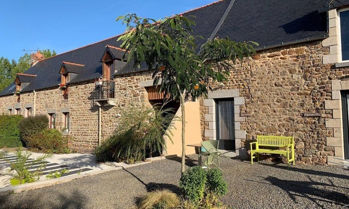 Sains Bed & Breakfast | 15 kms from Mont Saint Michel Hortensia room for 2 people