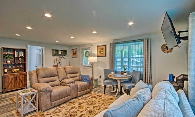 Brodheadsville Cottage | 15 Mi to Camelback Resort! 'The Overlook Home'