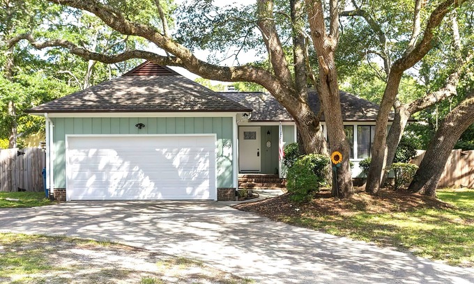 Wilmington House | 15 min from Wrightsville Beach. Remodeled 3 bed in quiet neighborhood