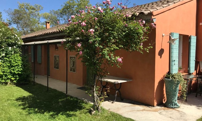 Le Puy-Sainte-Reparade Apartment | 15 MINS AIX-EN-PROVENCE ET LUBERON DANS DOMAINE DE CAMPAGNE PRIVE