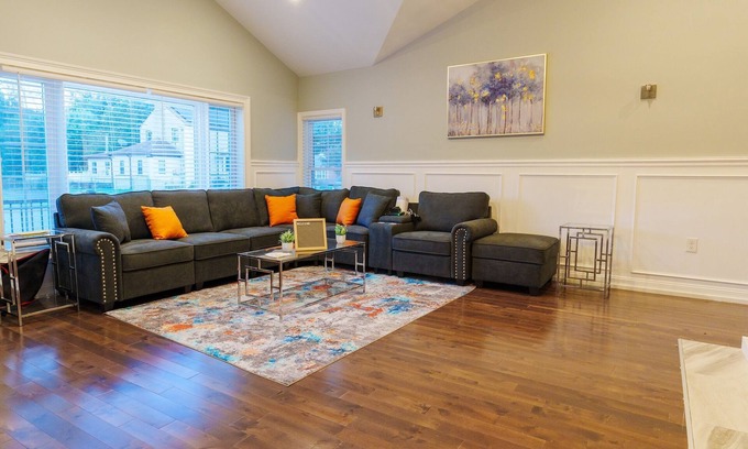 Aston House | 15 Mins From PHL International Airport - Modern Rancher Style Home in Chester PA