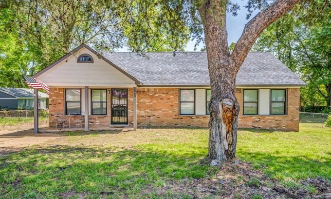 Frayser House | 15 Mins to Downtown & Zoo! Hawkins Mill Hideaway