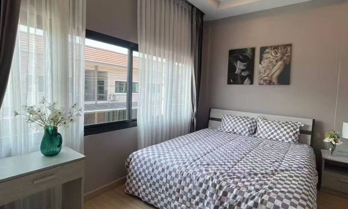Huai Yai House | 15 minutes to Nong Nooch Tropical Garden! Family-sized cozy house