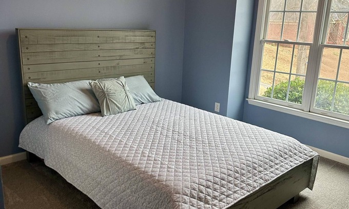 Fortson House | 15 Minutes from anywhere you want to go in Columbus! A home away from home.